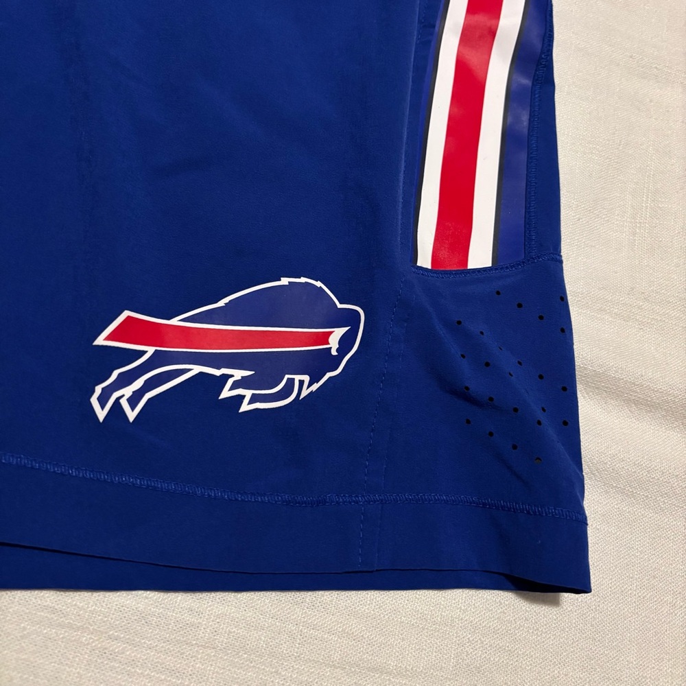 Men’s Nike On-Field Apparel Buffalo Bills Shorts - Picture 2 of 11